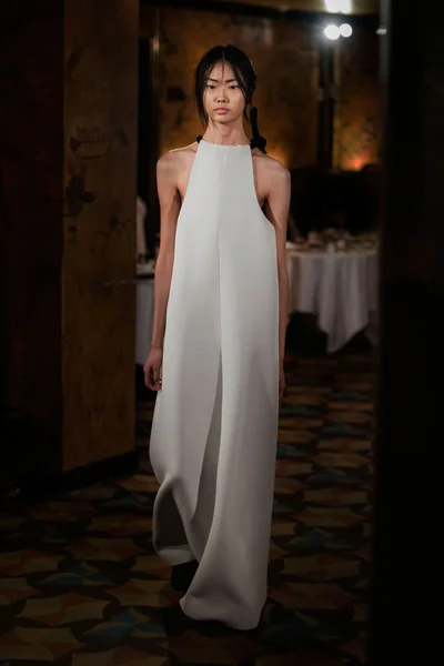 Look 14